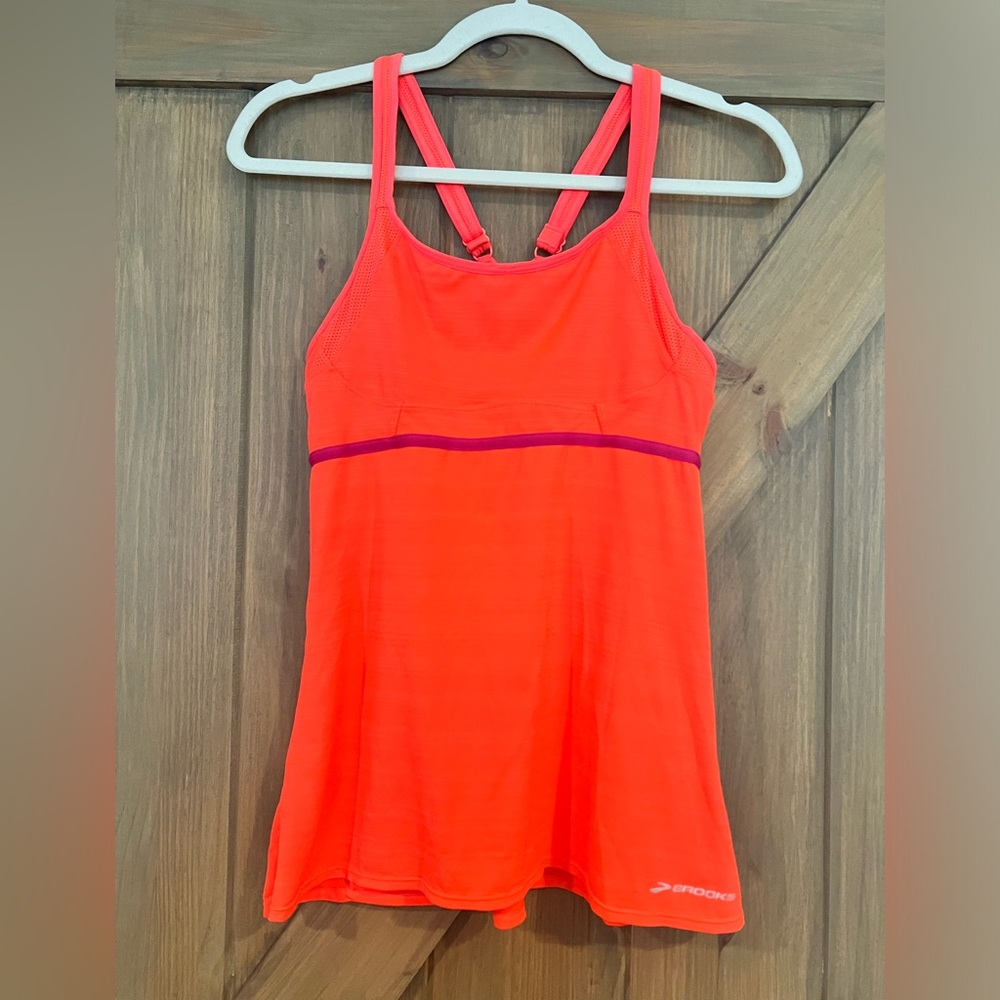 Women’s small brooks running tank